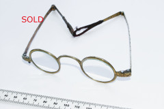 004a Round eye brass frame with Ayscough folding sides ending in pear-shaped ribbon loops, original lenses. Heavily decorated rims and sides. Joints loose, no breaks. Left glazing peg screw has been replaced with a pin. Numerous fake silver marks. Members £20 (non-members £25) plus postage SOLD